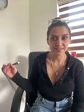 Isabella varella- online show from 04-15-26, 02:54
