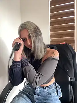 Isabella varella- online show from 05-14-26, 01:30