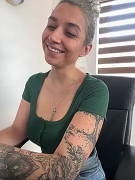 Isabella varella- online show from 05-25-26, 01:43