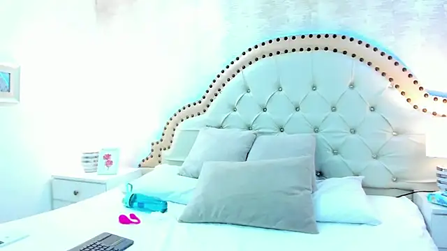 Snapshot of NahiaMendoza chatting on 04-15-26, 11:05 NahiaMendoza online show from 04-15-26, 11:05