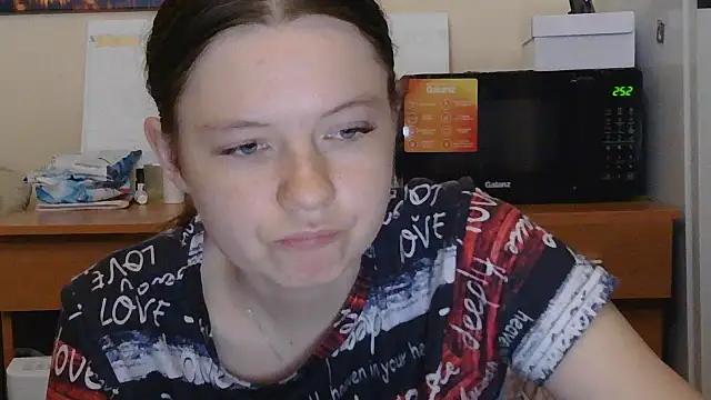 JessicaHolland1 online show from 07-11-26, 06:19