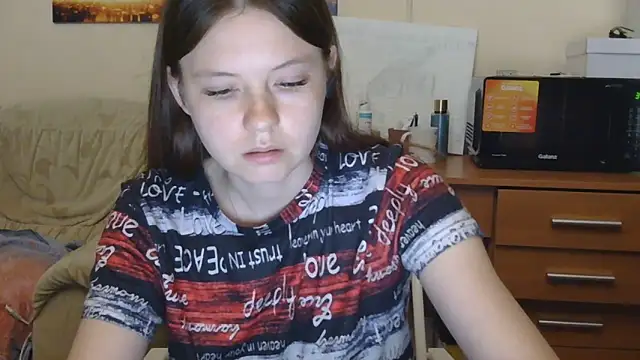 JessicaHolland1 online show from 06-11-26, 06:49