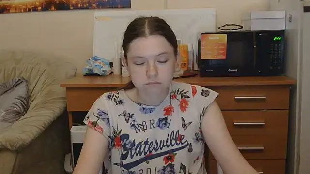 JessicaHolland1 online show from 07-06-26, 06:10