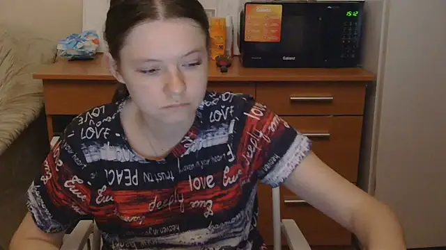 JessicaHolland1 online show from 07-05-26, 06:37