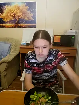 JessicaHolland1 online show from 06-15-26, 06:40