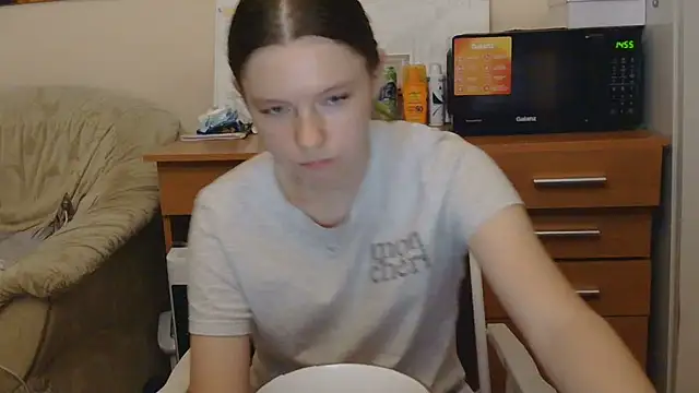 JessicaHolland1 online show from 07-12-26, 06:42