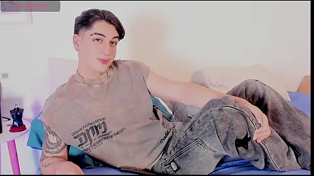 Thiago angel online show from 04-25-26, 03:20