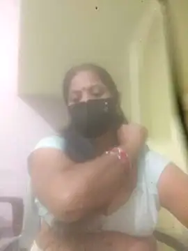 Snapshot of SEEMA_012 chatting on 04-11-26, 05:48 SEEMA 012 online show from 04-11-26, 05:48