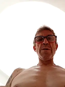 Snapshot of chris-sbh11 chatting on 06-12-26, 04:49 chris-sbh11 online show from 06-12-26, 04:49