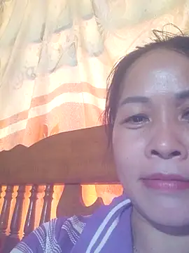 Snapshot of -Luni- chatting on 06-18-26, 02:43 -Luni- online show from 06-18-26, 02:43