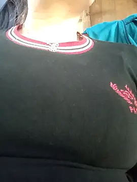 Snapshot of -Luni- chatting on 07-14-26, 12:43 -Luni- online show from 07-14-26, 12:43