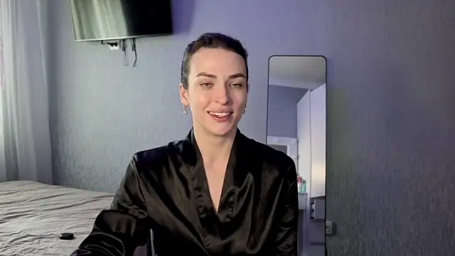 Kira  love1 online show from 05-18-26, 12:32