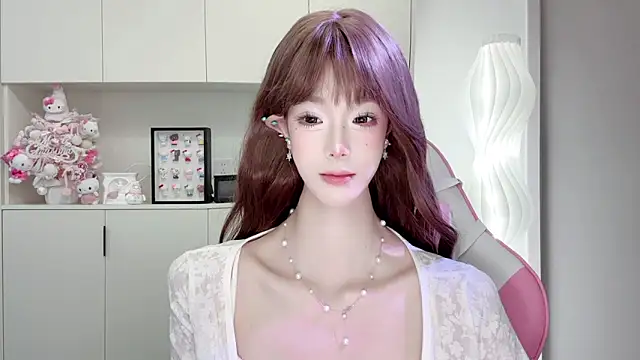 Snapshot of -Moonshine chatting on 04-13-26, 10:41 -Moonshine online show from 04-13-26, 10:41