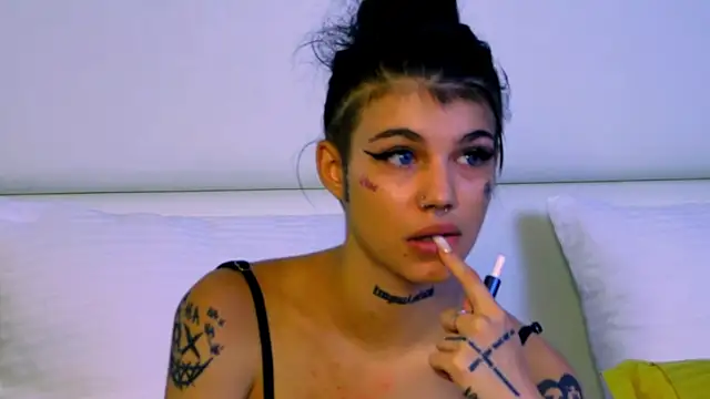 Snapshot of YasminnStorm chatting on 06-11-26, 04:42 YasminnStorm online show from 06-11-26, 04:42