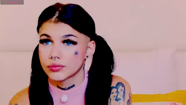 Snapshot of YasminnStorm chatting on 07-06-26, 04:30 YasminnStorm online show from 07-06-26, 04:30