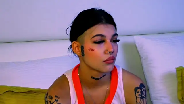 Snapshot of YasminnStorm chatting on 06-16-26, 04:23 YasminnStorm online show from 06-16-26, 04:23