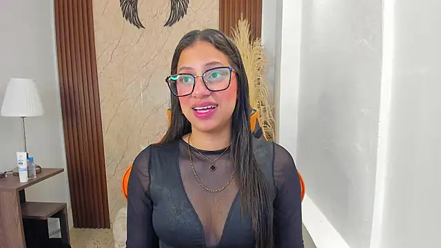 Atiena  online show from 06-06-26, 07:52