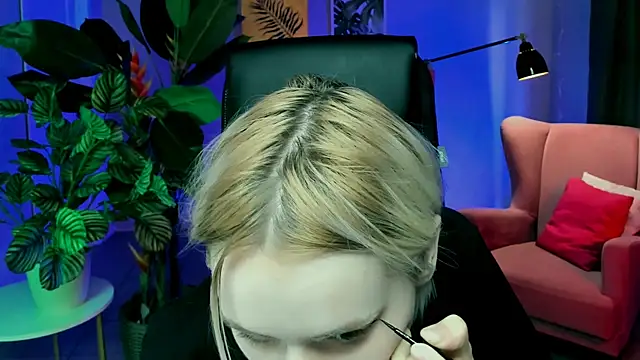 Snapshot of MicheleMarsh chatting on 04-04-26, 11:17 MicheleMarsh online show from 04-04-26, 11:17