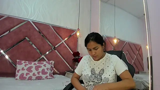 Snapshot of AprilMiiller chatting on 05-21-26, 12:57 AprilMiiller online show from 05-21-26, 12:57
