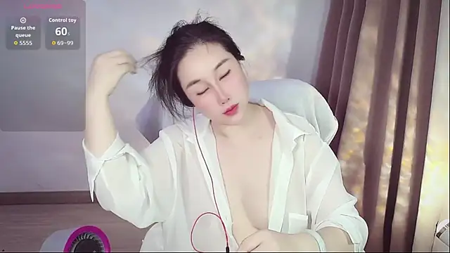 Snapshot of Eva-000 chatting on 07-18-26, 12:47 Eva-000 online show from 07-18-26, 12:47