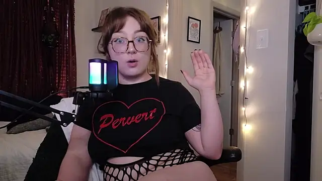 quinniecat online show from 06-01-26, 11:04