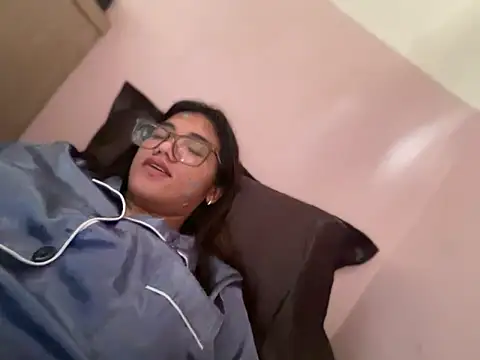 Akari hunt online show from 04-07-26, 11:06