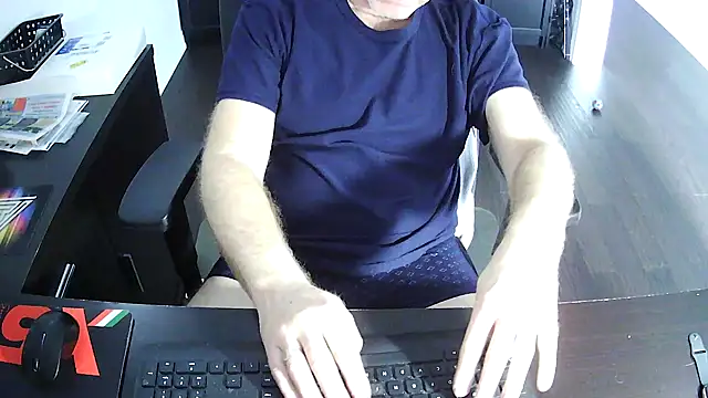 Snapshot of Shalun2000 chatting on 04-20-26, 10:00 Shalun2000 online show from 04-20-26, 10:00