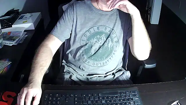 Snapshot of Shalun2000 chatting on 04-24-26, 01:51 Shalun2000 online show from 04-24-26, 01:51