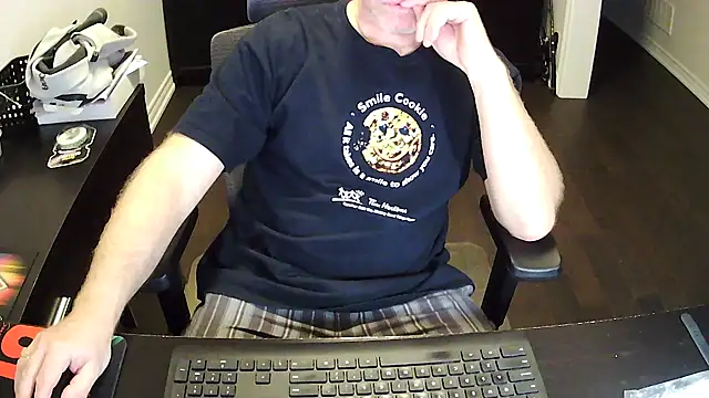 Snapshot of Shalun2000 chatting on 05-25-26, 03:06 Shalun2000 online show from 05-25-26, 03:06