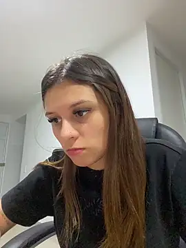 Snapshot of Alison_parkerrr chatting on 04-04-26, 01:45 Alison parkerrr online show from 04-04-26, 01:45