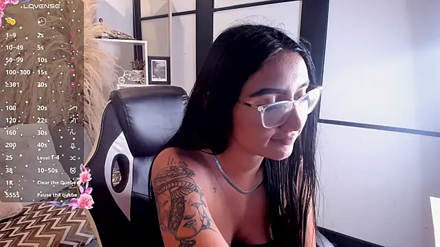 Snapshot of KendallMeyers chatting on 04-13-26, 07:34 KendallMeyers online show from 04-13-26, 07:34