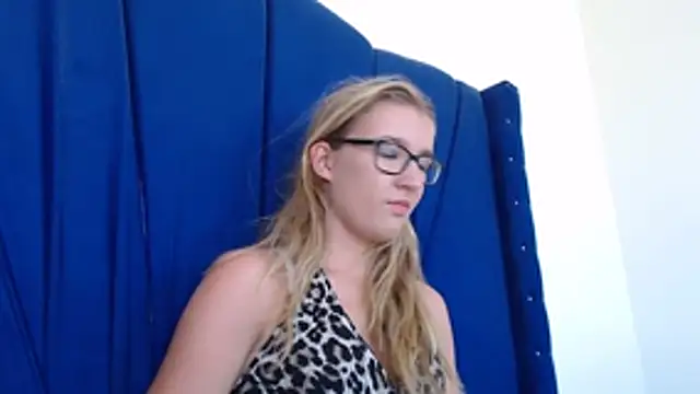 Snapshot of Yennyloves chatting on 04-03-26, 08:15 Yennyloves online show from 04-03-26, 08:15