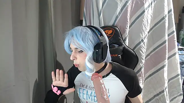 LuunaUwU online show from 04-03-26, 09:54