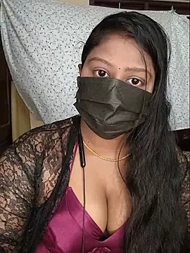 Snapshot of Romantic_Woman chatting on 05-18-26, 04:07 Romantic Woman online show from 05-18-26, 04:07