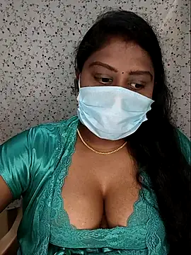 Snapshot of Romantic_Woman chatting on 05-05-26, 07:06 Romantic Woman online show from 05-05-26, 07:06