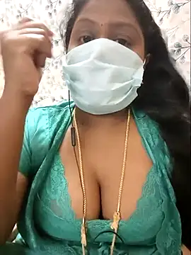 Snapshot of Romantic_Woman chatting on 04-20-26, 07:15 Romantic Woman online show from 04-20-26, 07:15