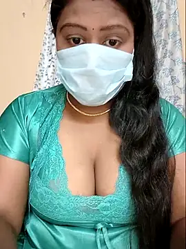 Snapshot of Romantic_Woman chatting on 04-21-26, 01:50 Romantic Woman online show from 04-21-26, 01:50