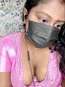 Snapshot of Romantic_Woman chatting on 04-15-26, 08:09 Romantic Woman online show from 04-15-26, 08:09