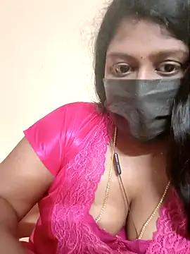 Snapshot of Romantic_Woman chatting on 04-18-26, 07:58 Romantic Woman online show from 04-18-26, 07:58