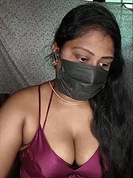 Snapshot of Romantic_Woman chatting on 05-16-26, 06:56 Romantic Woman online show from 05-16-26, 06:56