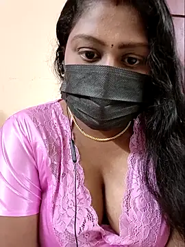 Snapshot of Romantic_Woman chatting on 04-15-26, 06:01 Romantic Woman online show from 04-15-26, 06:01