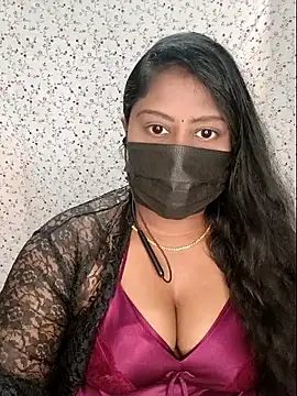 Snapshot of Romantic_Woman chatting on 05-16-26, 06:29 Romantic Woman online show from 05-16-26, 06:29