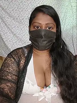 Snapshot of Romantic_Woman chatting on 05-20-26, 10:56 Romantic Woman online show from 05-20-26, 10:56