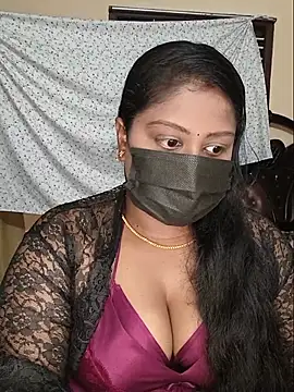 Snapshot of Romantic_Woman chatting on 05-18-26, 04:12 Romantic Woman online show from 05-18-26, 04:12
