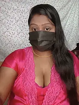 Snapshot of Romantic_Woman chatting on 05-19-26, 10:55 Romantic Woman online show from 05-19-26, 10:55