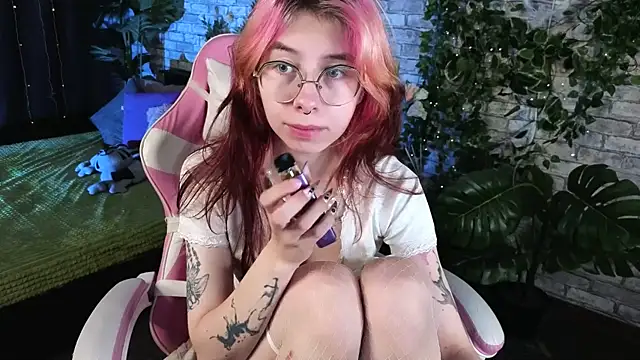 Snapshot of Alice_Nyx chatting on 07-05-26, 08:37 Alice Nyx online show from 07-05-26, 08:37