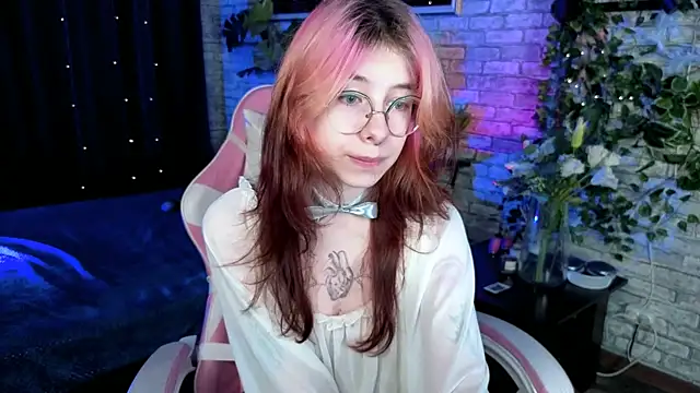 Snapshot of Alice_Nyx chatting on 07-04-26, 08:35 Alice Nyx online show from 07-04-26, 08:35