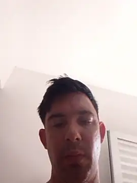 Roger1986  online show from 04-05-26, 03:08