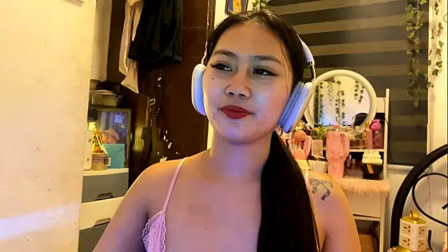 GlindaDejardin online show from 05-06-26, 05:17