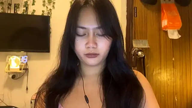 GlindaDejardin online show from 04-11-26, 05:16